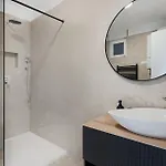 Fiorea - Center With Private Garage Parking Apartment *