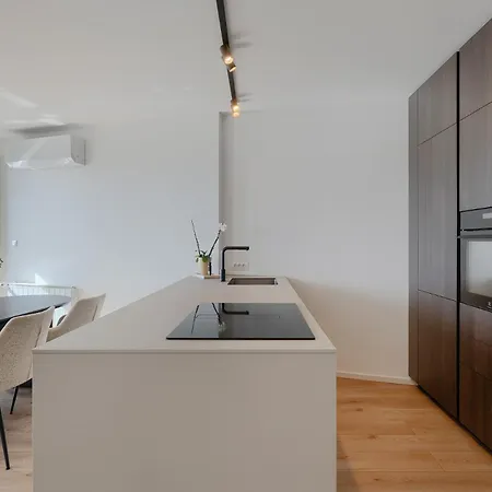 Fiorea - Center With Private Garage Parking Apartment *