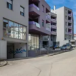 Fiorea - Center With Private Garage Parking Apartment Pula