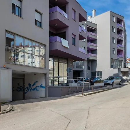 Fiorea - Center With Private Garage Parking شقة بولا